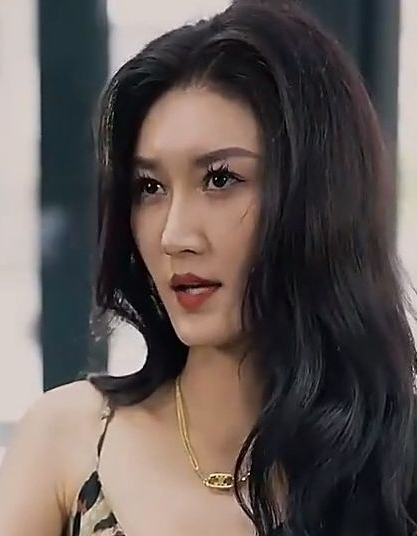 五星红旗迎风飘扬